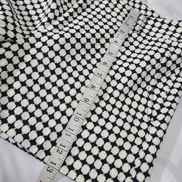 Banana Republic Women's Black and White Shorts NWT Size 8 - Picture 7 of 13